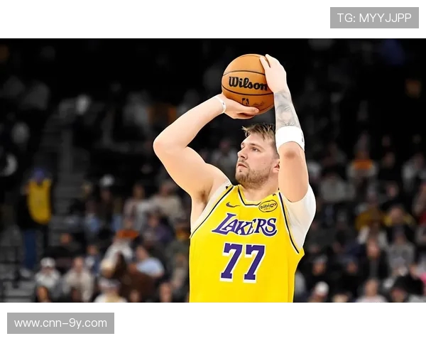 围绕东契奇打造球队攻守体系的全新战术构想与发展蓝图未来方向探