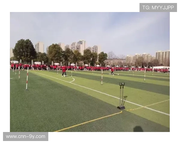 女子足球单招测试中足球绕杆技术训练与速度协调能力提升研究