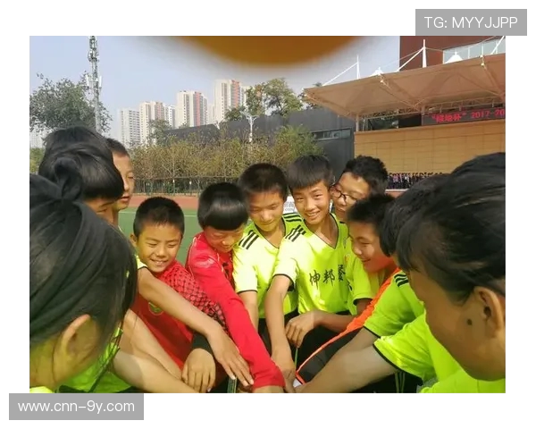 酷爱足球的运动员们：他们的激情与梦想如何成就了不朽传奇